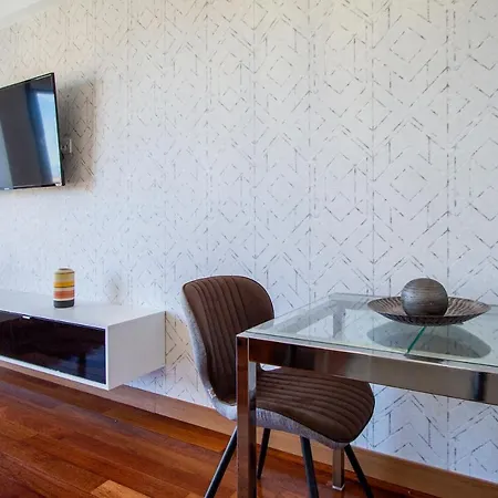 Apartamentos Castilla Luz Business Madrid Exterior photo